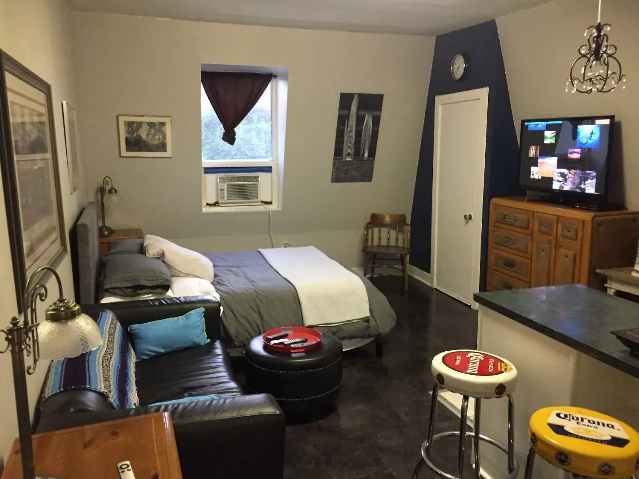Cabbagetown Bachelor Studios Toronto 0*,  Kanada