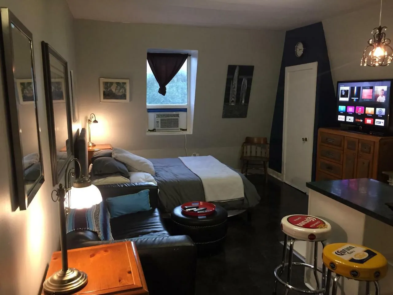 טורונטו Cabbagetown Bachelor Studios 0*,  קנדה